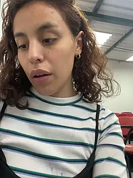 Snapshot of Katee_Jones chatting on February 2025 07:14:01 PM Katee Jones online show from February 2025 07:14:01 PM