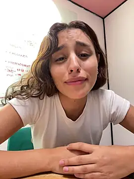 Snapshot of Katee_Jones chatting on March 2025 03:38:02 PM Katee Jones online show from March 2025 03:38:02 PM