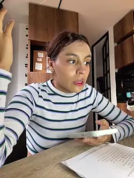 Snapshot of Katee_Jones chatting on March 2025 10:50:02 PM Katee Jones online show from March 2025 10:50:02 PM