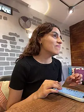 Snapshot of Katee_Jones chatting on March 2025 09:43:02 PM Katee Jones online show from March 2025 09:43:02 PM