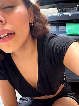 Snapshot of Katee_Jones chatting on October 2025 07:45:01 PM Katee Jones online show from October 2025 07:45:01 PM