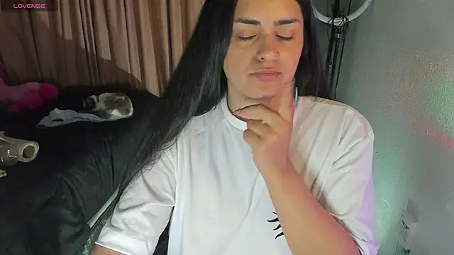 Snapshot of _laina_ chatting on December 2024 06:12:02 AM laina online show from December 2024 06:12:02 AM