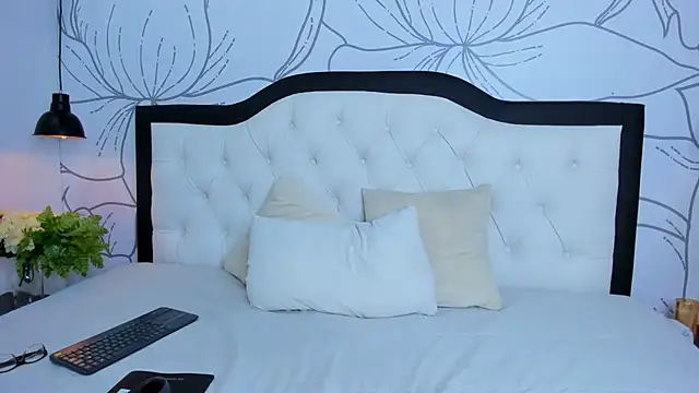 margot smith  online show from January 2025 12:41:02 PM