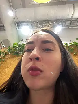 Holly Play online show from January 2025 12:19:01 PM