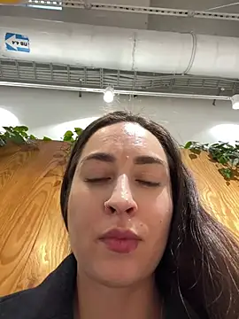 Holly Play online show from January 2025 12:24:01 PM