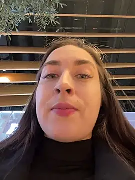 Holly Play online show from January 2025 09:08:01 AM