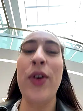 Holly Play online show from September 2025 09:10:02 AM