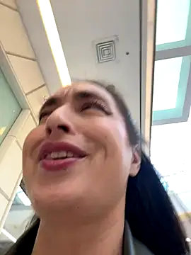 Holly Play online show from September 2025 10:09:01 AM