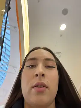 Holly Play online show from December 2025 12:11:02 PM