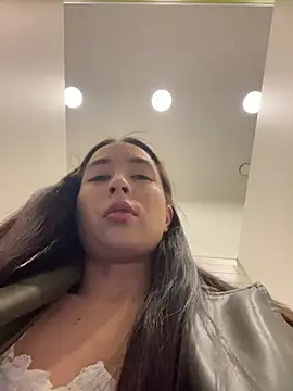 Snapshot of Holly_Play chatting on April 2026 11:45:02 AM Holly Play online show from April 2026 11:45:02 AM
