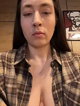 Snapshot of Holly_Play chatting on June 2026 10:04:01 AM Holly Play online show from June 2026 10:04:01 AM