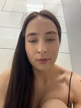 Snapshot of Holly_Play chatting on June 2026 09:14:01 AM Holly Play online show from June 2026 09:14:01 AM