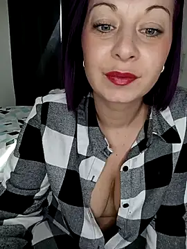 Chaudesquirt online show from February 2025 01:11:01 PM