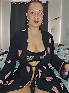 Chaudesquirt online show from November 2025 03:00:02 PM