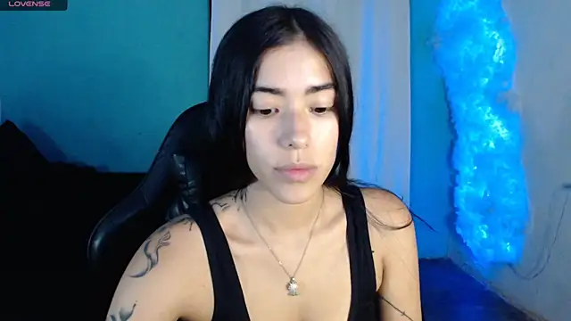 Snapshot of LESLIEBLACK_ chatting on April 2026 01:47:02 AM LESLIEBLACK online show from April 2026 01:47:02 AM