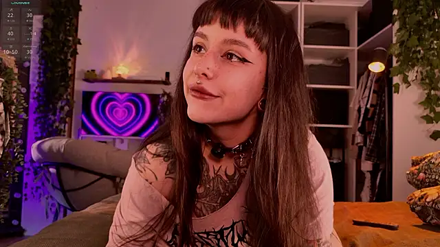 Snapshot of MichaellaMoon chatting on March 2026 12:32:01 PM MichaellaMoon online show from March 2026 12:32:01 PM