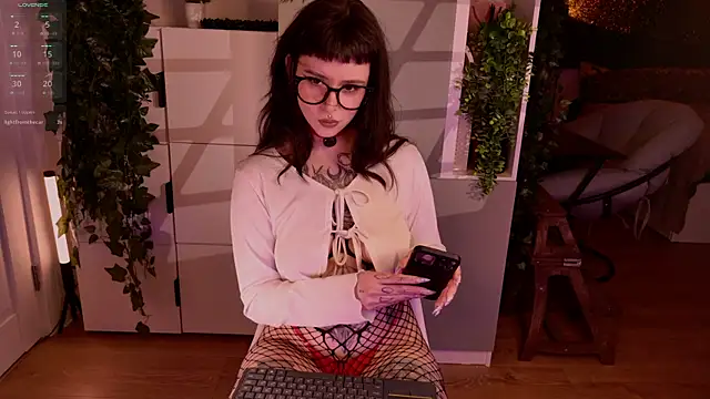 Snapshot of MichaellaMoon chatting on April 2026 06:24:02 PM MichaellaMoon online show from April 2026 06:24:02 PM