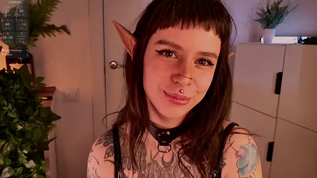 Snapshot of MichaellaMoon chatting on April 2026 05:36:01 PM MichaellaMoon online show from April 2026 05:36:01 PM