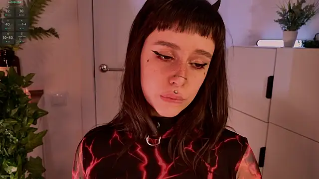 Snapshot of MichaellaMoon chatting on April 2026 05:16:02 PM MichaellaMoon online show from April 2026 05:16:02 PM