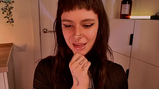 Snapshot of MichaellaMoon chatting on April 2026 07:27:01 PM MichaellaMoon online show from April 2026 07:27:01 PM