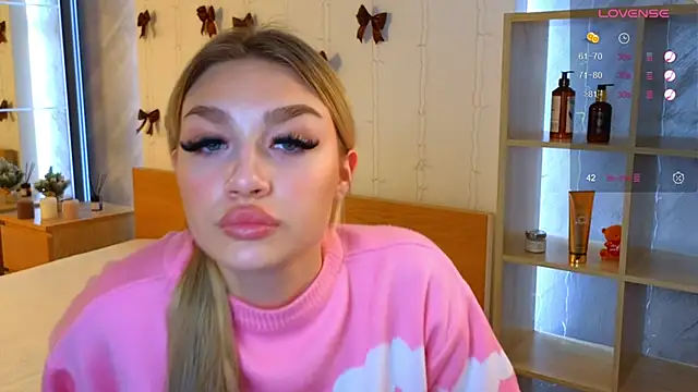 Snapshot of Ella_Milla chatting on December 2024 08:29:01 AM Ella Milla online show from December 2024 08:29:01 AM