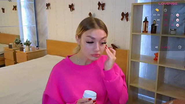 Snapshot of Ella_Milla chatting on December 2024 05:31:02 AM Ella Milla online show from December 2024 05:31:02 AM