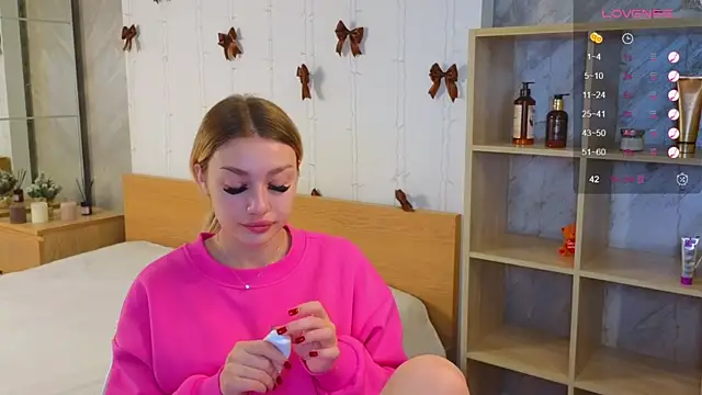 Snapshot of Ella_Milla chatting on December 2024 05:37:02 AM Ella Milla online show from December 2024 05:37:02 AM