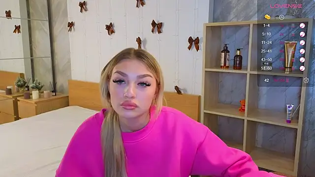 Snapshot of Ella_Milla chatting on December 2024 09:05:02 AM Ella Milla online show from December 2024 09:05:02 AM