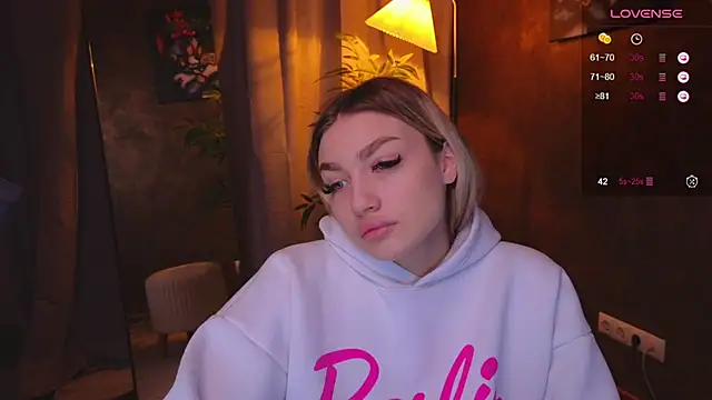 Snapshot of Ella_Milla chatting on January 2025 08:24:02 AM Ella Milla online show from January 2025 08:24:02 AM