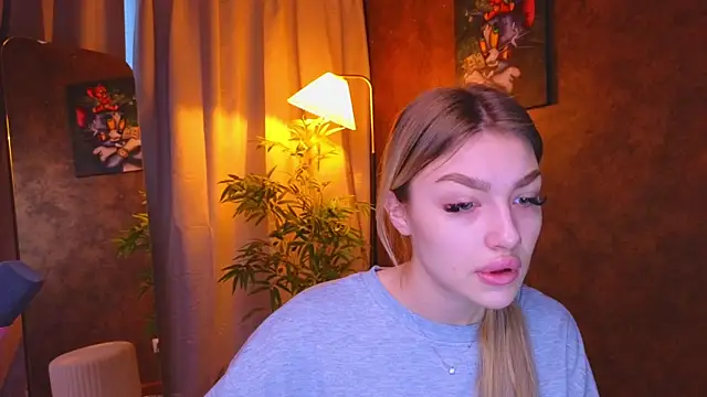 Snapshot of Ella_Milla chatting on January 2025 05:22:02 AM Ella Milla online show from January 2025 05:22:02 AM