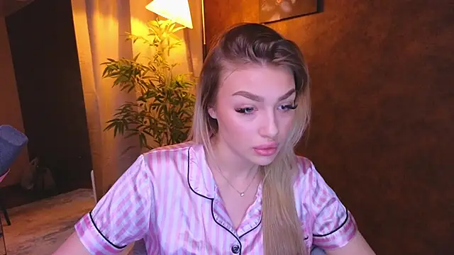 Snapshot of Ella_Milla chatting on January 2025 08:24:01 AM Ella Milla online show from January 2025 08:24:01 AM