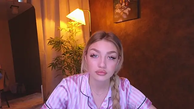 Snapshot of Ella_Milla chatting on January 2025 11:26:02 AM Ella Milla online show from January 2025 11:26:02 AM