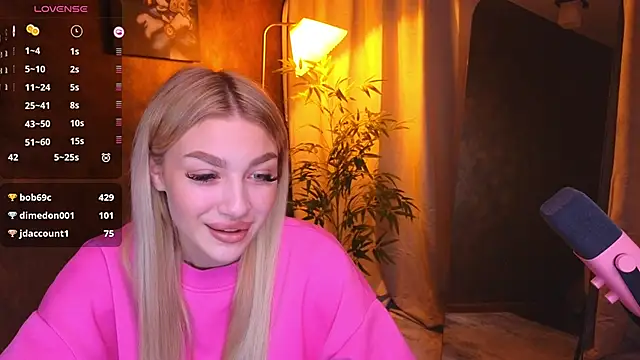 Snapshot of Ella_Milla chatting on January 2025 08:37:01 AM Ella Milla online show from January 2025 08:37:01 AM