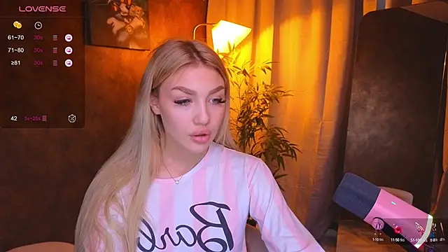 Snapshot of Ella_Milla chatting on January 2025 09:56:01 AM Ella Milla online show from January 2025 09:56:01 AM