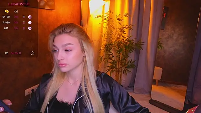 Snapshot of Ella_Milla chatting on January 2025 12:26:02 PM Ella Milla online show from January 2025 12:26:02 PM