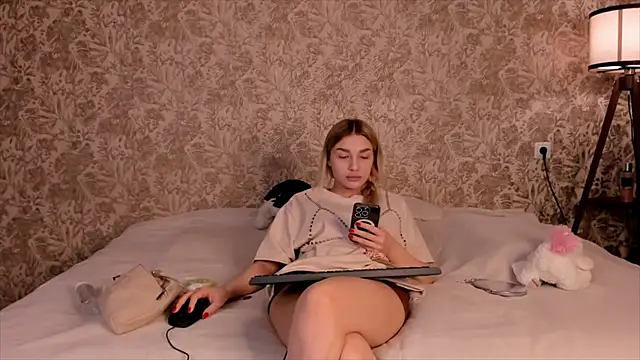 Snapshot of Ella_Milla chatting on March 2025 10:09:01 AM Ella Milla online show from March 2025 10:09:01 AM