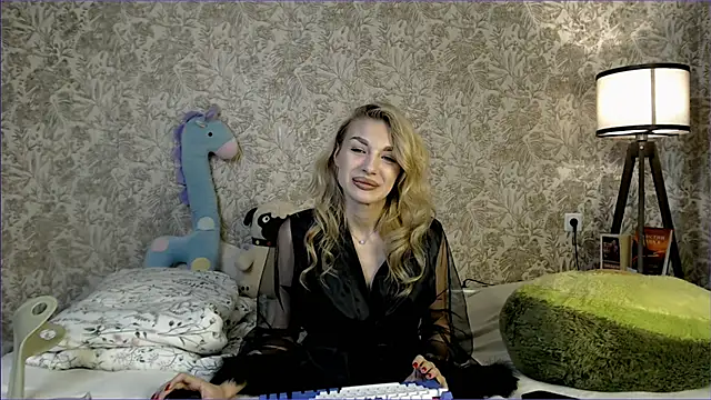 Snapshot of Ella_Milla chatting on September 2025 11:23:02 AM Ella Milla online show from September 2025 11:23:02 AM