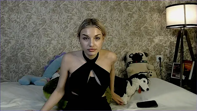 Snapshot of Ella_Milla chatting on November 2025 10:31:02 PM Ella Milla online show from November 2025 10:31:02 PM