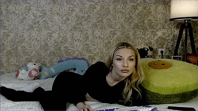 Snapshot of Ella_Milla chatting on December 2025 11:04:01 AM Ella Milla online show from December 2025 11:04:01 AM