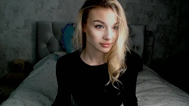 Snapshot of Ella_Milla chatting on May 2026 02:45:01 PM Ella Milla online show from May 2026 02:45:01 PM