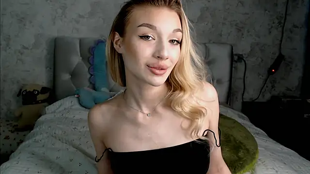 Snapshot of Ella_Milla chatting on May 2026 01:39:02 PM Ella Milla online show from May 2026 01:39:02 PM