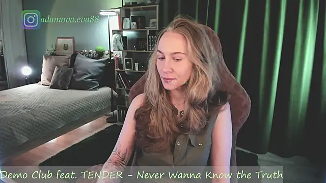 Snapshot of _Eva_Adama chatting on April 2026 03:43:01 PM Eva Adama online show from April 2026 03:43:01 PM