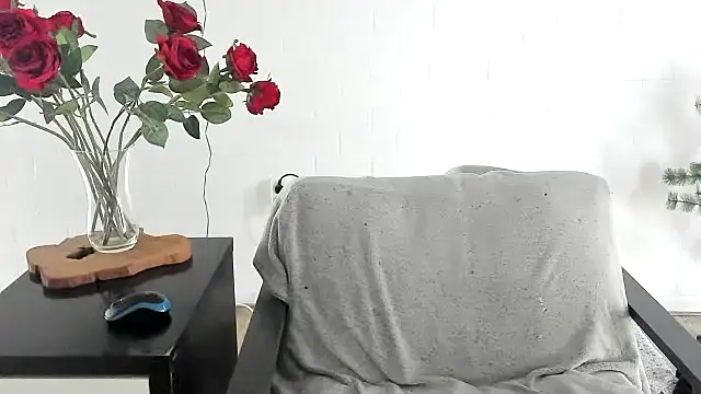 MendiPetite online show from April 2026 08:23:01 AM