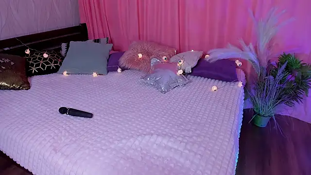 Miss Elia online show from December 2024 05:15:01 PM