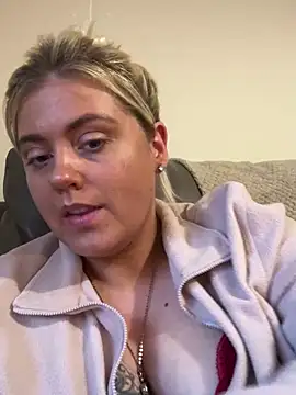 Blondiee3088 online show from January 2025 03:54:01 PM