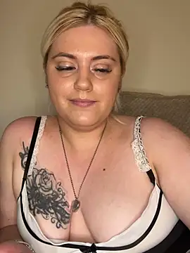 Blondiee3088 online show from February 2025 05:18:02 PM