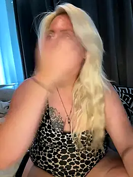 Blondiee3088 online show from October 2025 11:17:01 AM