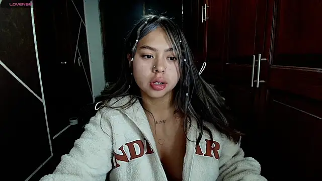 Snapshot of AntonellaRosee_ chatting on March 2025 12:00:01 PM AntonellaRosee online show from March 2025 12:00:01 PM