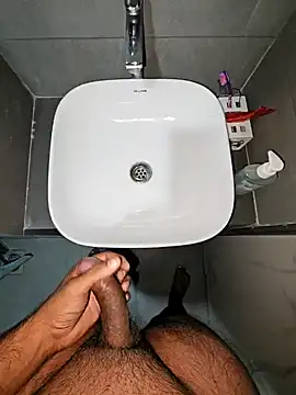 rahulGJ03 online show from February 2025 06:59:01 PM