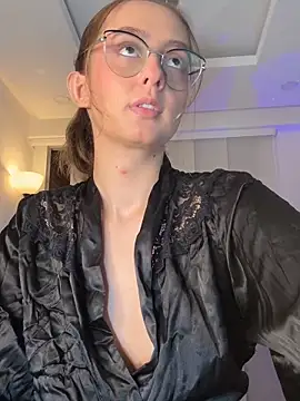 nicollefiorett online show from March 2026 12:17:01 AM